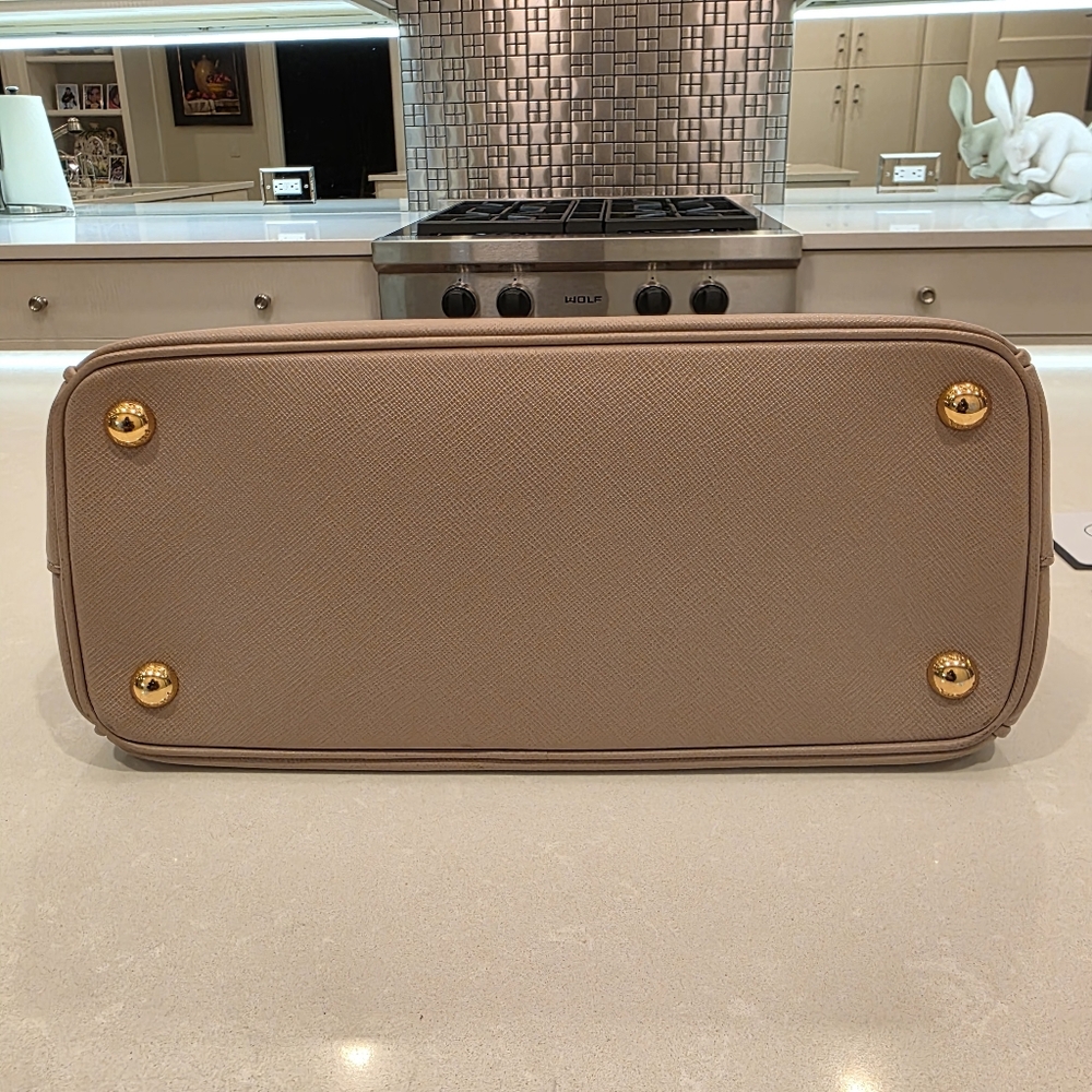 💯 Authentic Prada | Galleria Medium Saffiano Leather bag - Picture 15 of 17